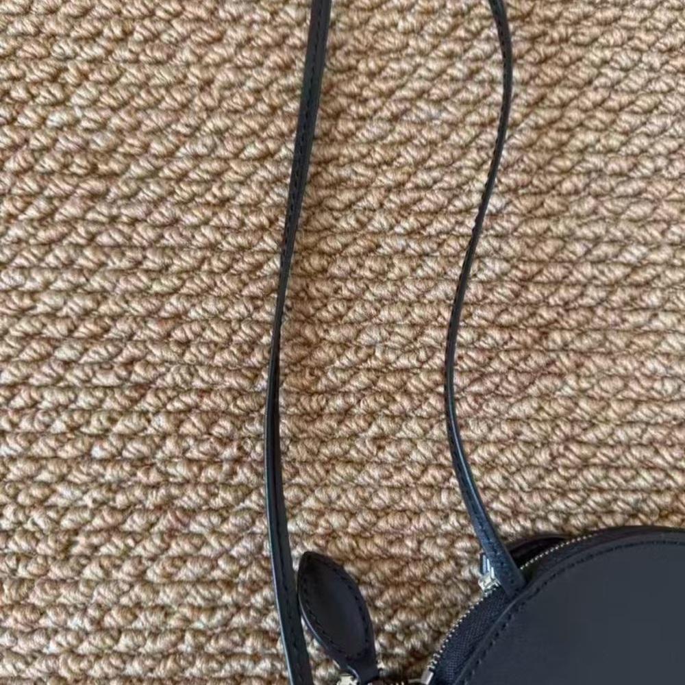Alaina Classic Black Heart Crossbody Bag - Picture 4 of 5